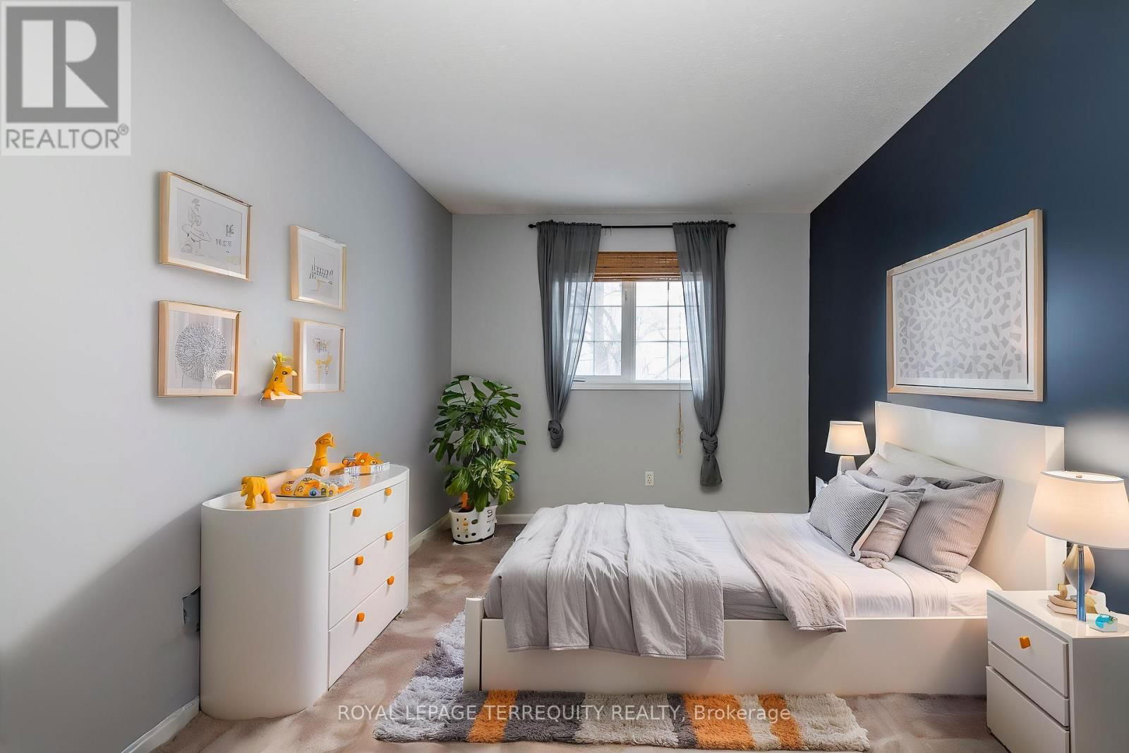 32B WOODFORD WAY Image 28