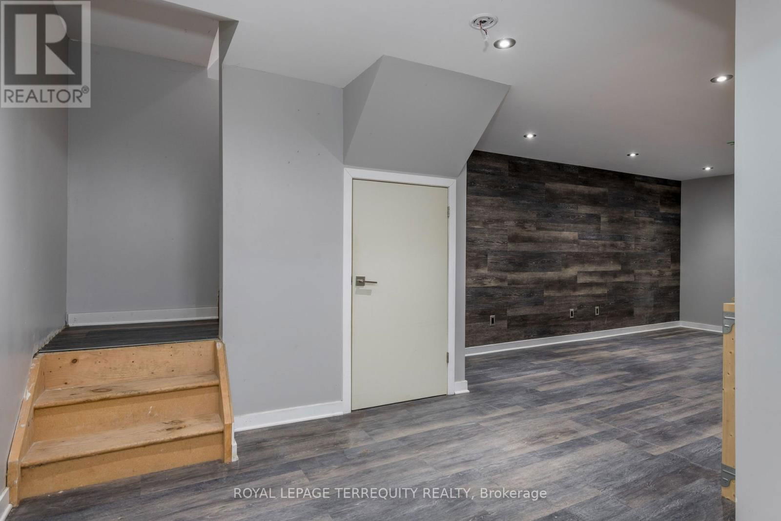 32B WOODFORD WAY Image 29