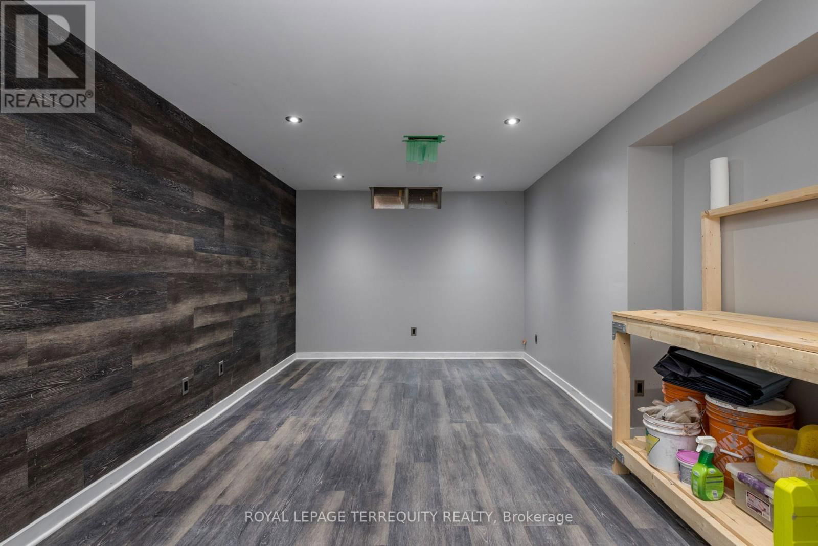 32B WOODFORD WAY Image 30