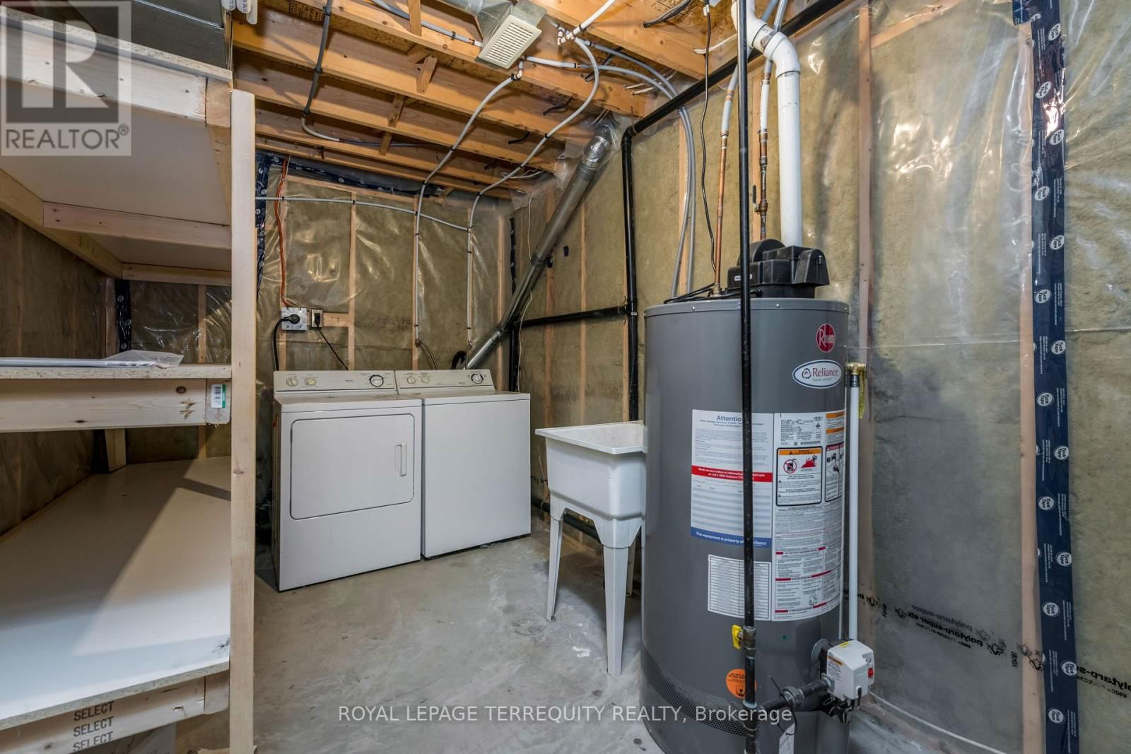 32B WOODFORD WAY Image 31