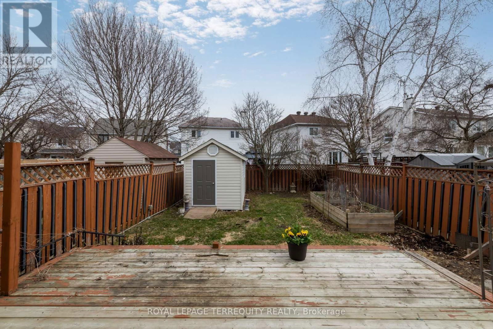 32B WOODFORD WAY Image 32