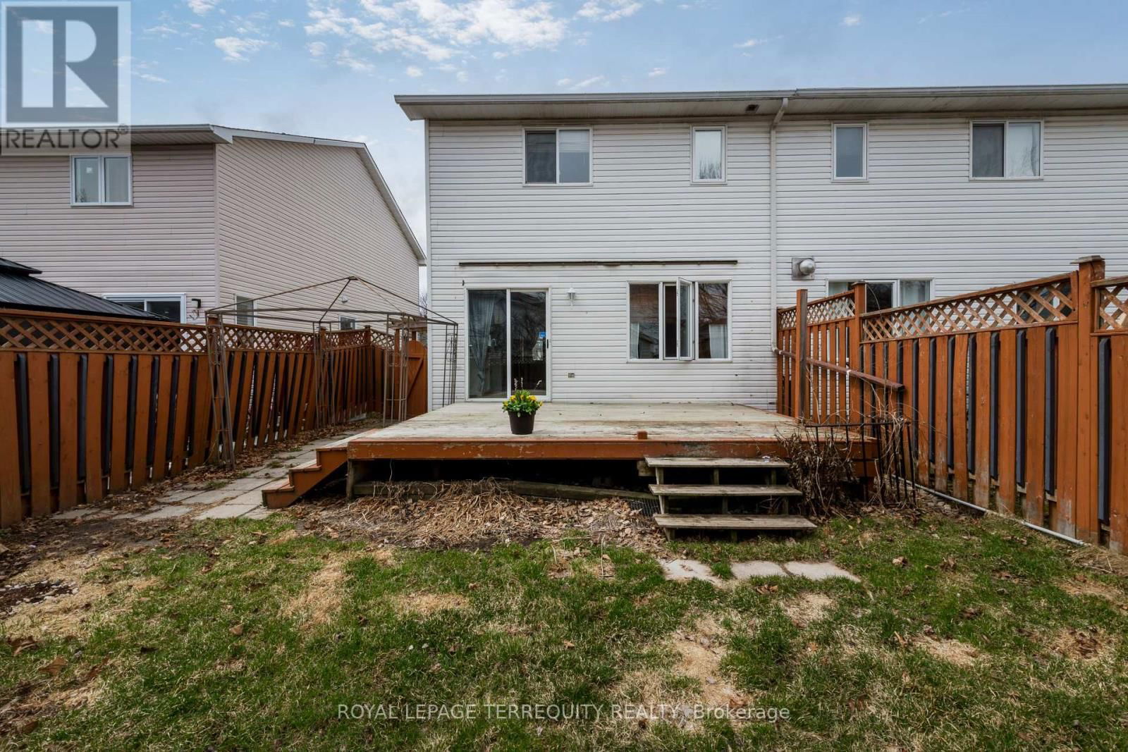 32B WOODFORD WAY Image 35