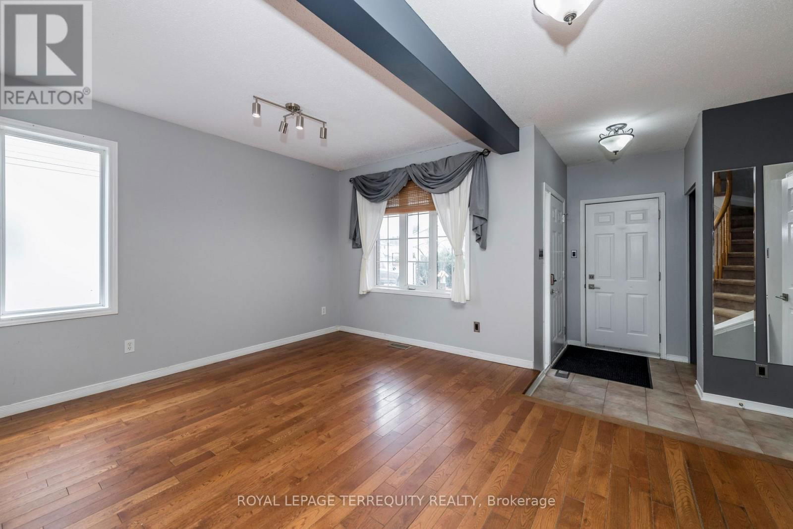 32B WOODFORD WAY Image 5