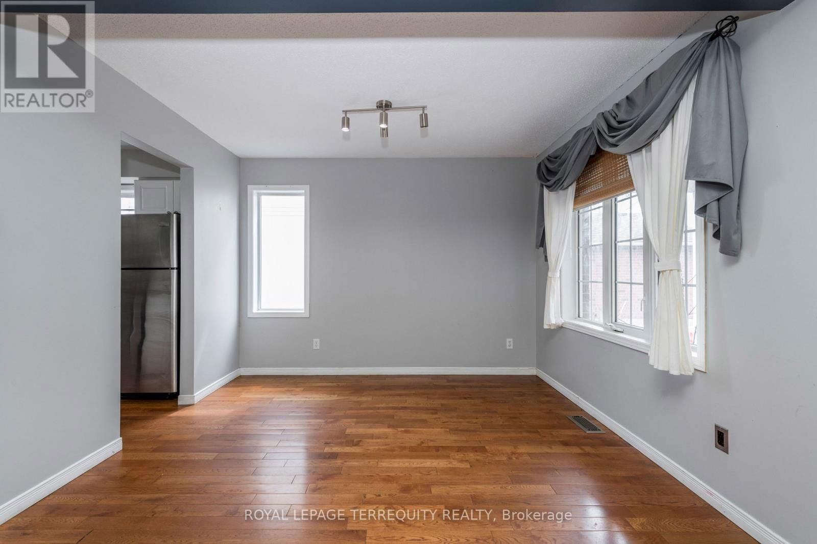 32B WOODFORD WAY Image 6