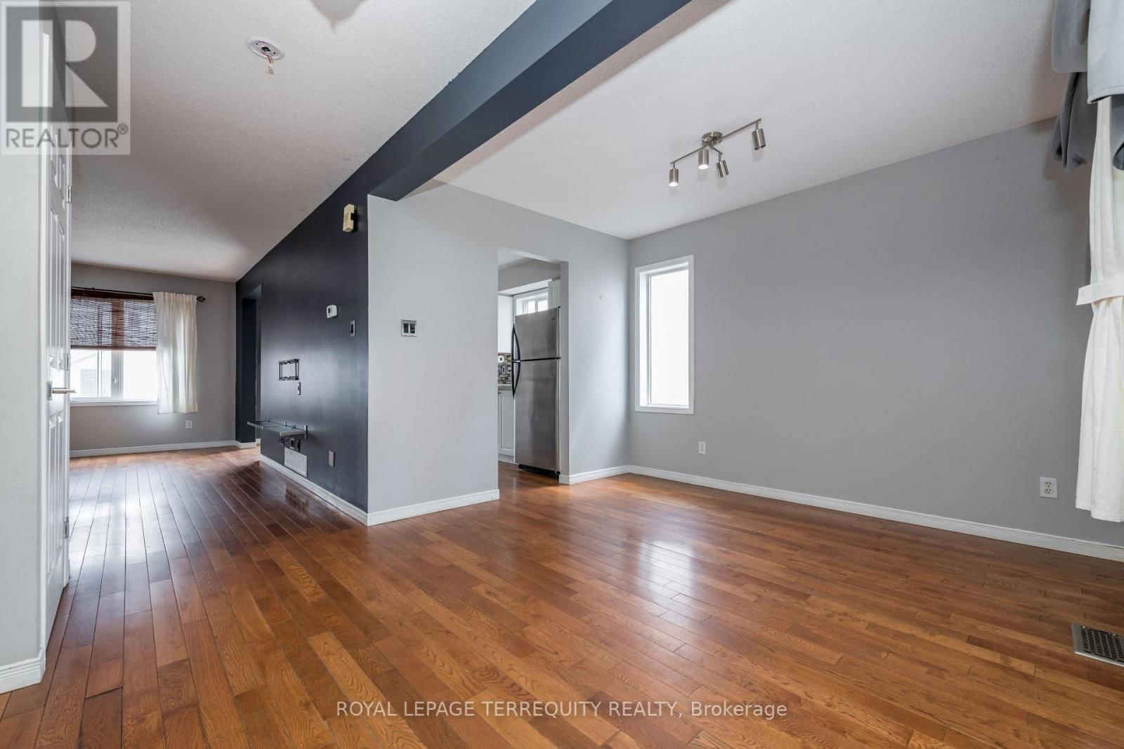 32B WOODFORD WAY Image 8
