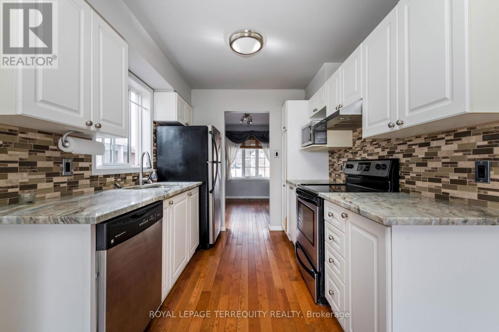 32B WOODFORD WAY Image 9