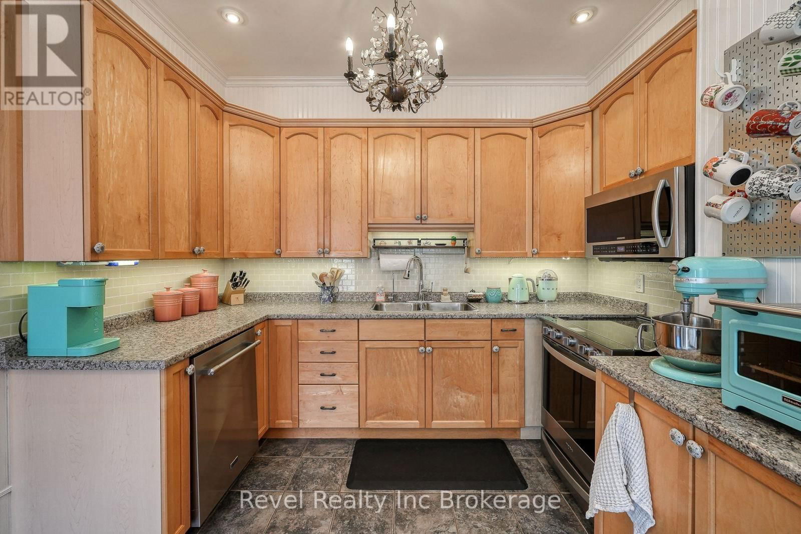 247 LIGHT STREET Image 17