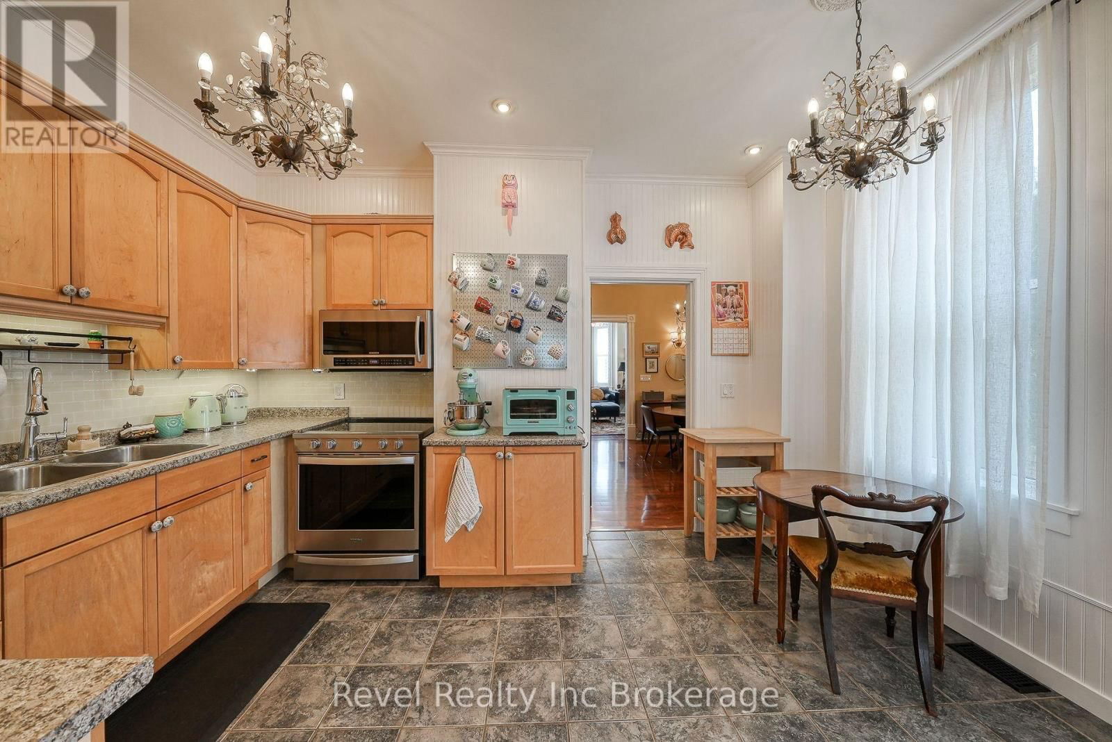 247 LIGHT STREET Image 18