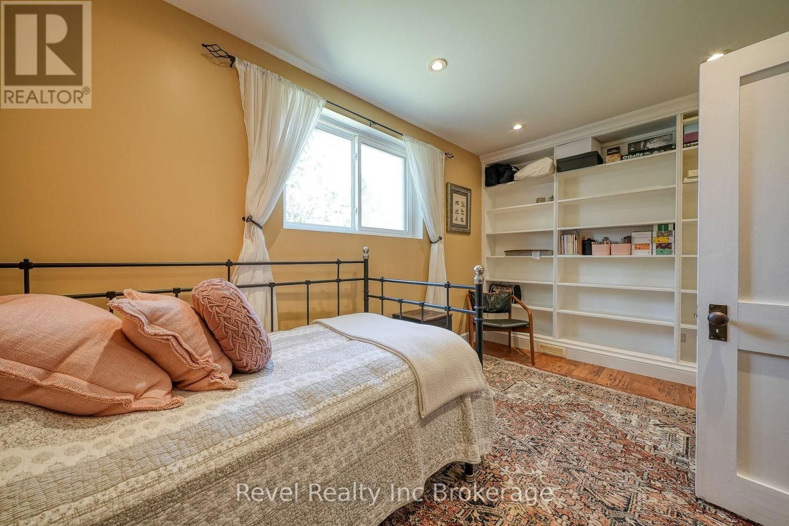 247 LIGHT STREET Image 21