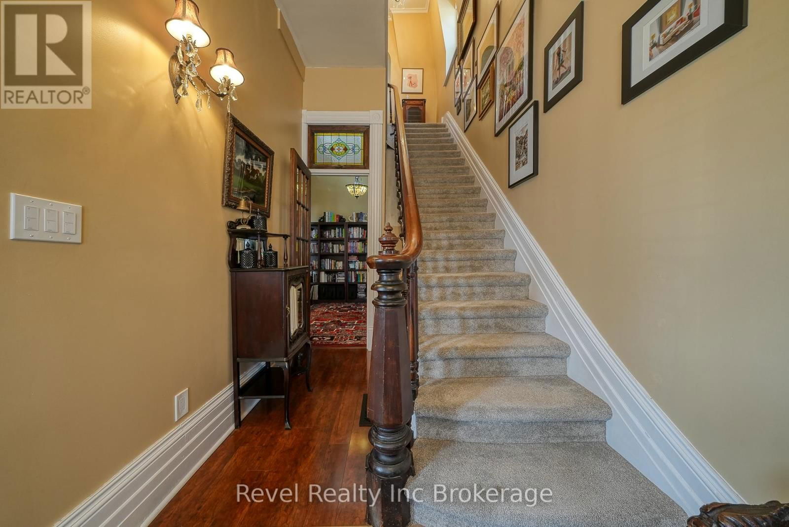 247 LIGHT STREET Image 8