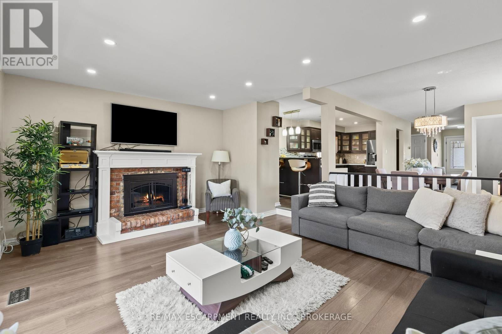 64 ATHENIA DRIVE Image 14