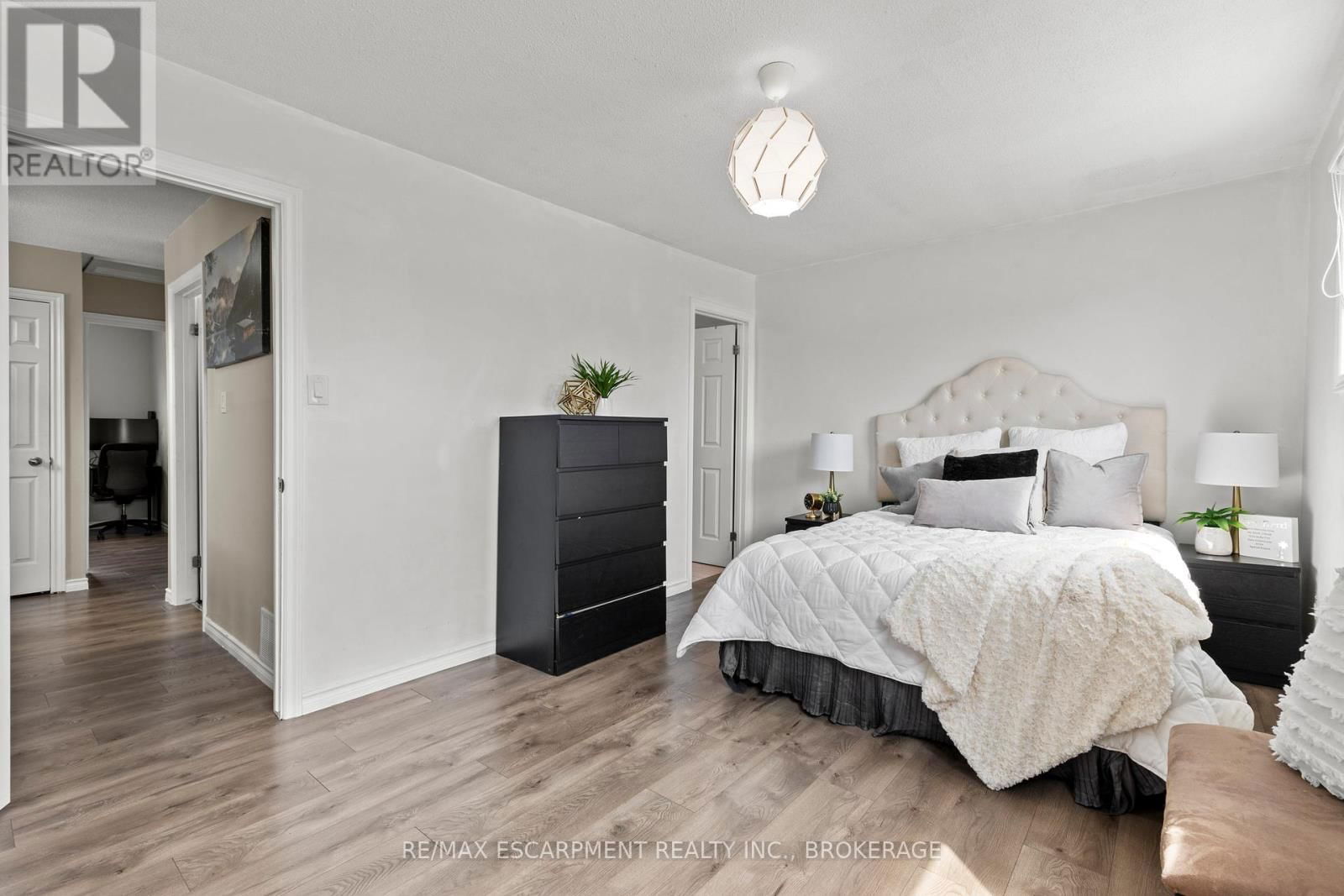 64 ATHENIA DRIVE Image 17