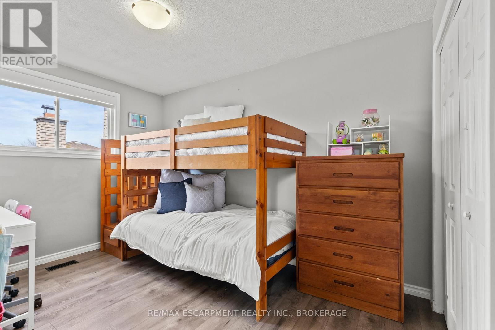 64 ATHENIA DRIVE Image 20