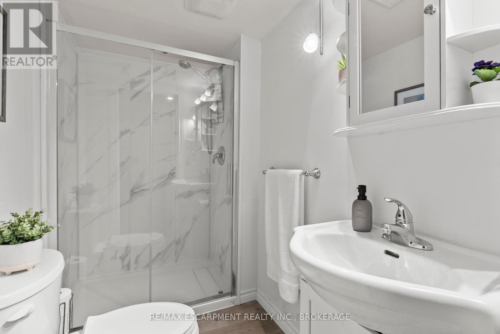 64 ATHENIA DRIVE Image 27
