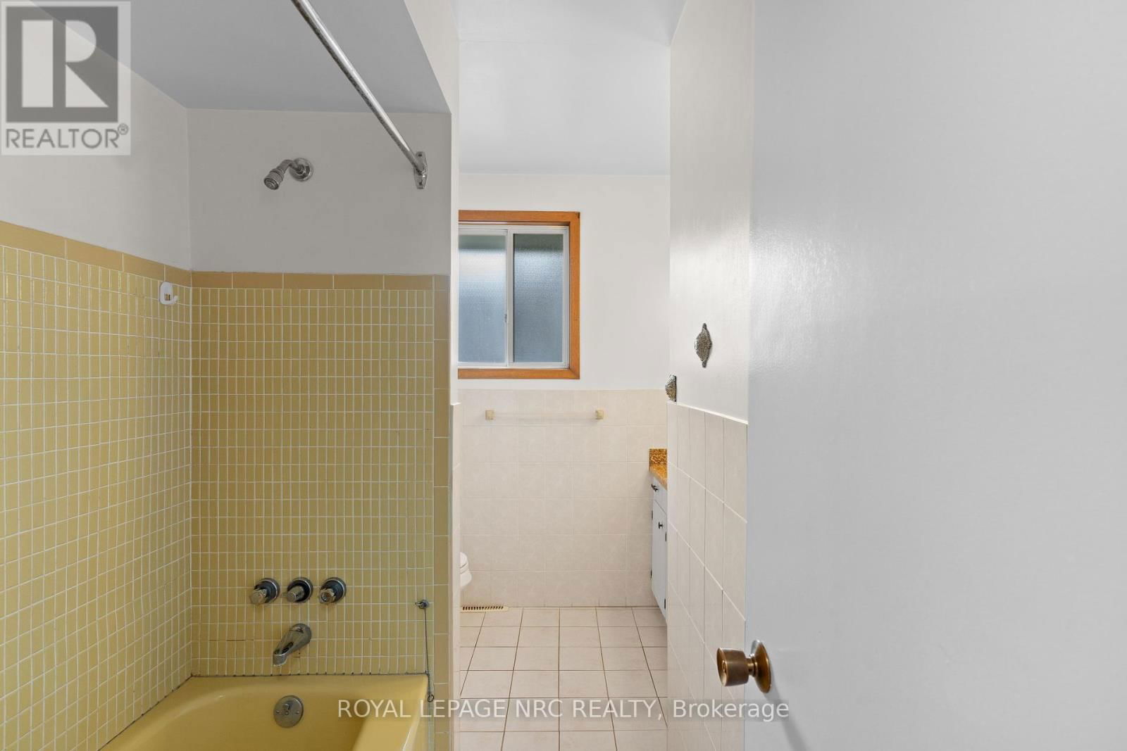 5939 HILLCREST CRESCENT Image 21