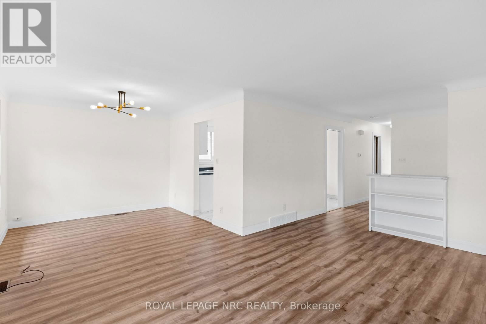 5939 HILLCREST CRESCENT Image 8