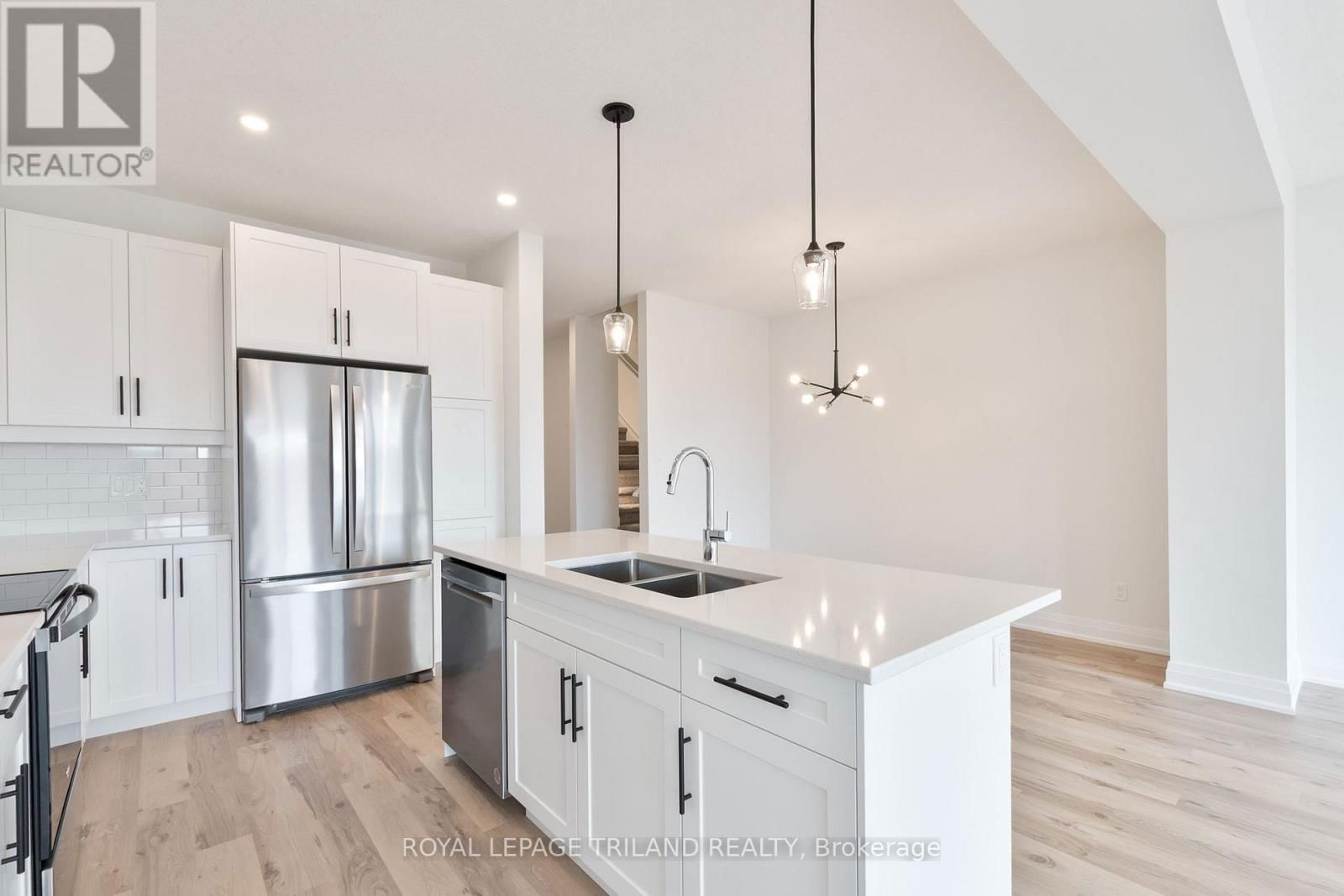 4 - 101 SWALES AVENUE Image 14