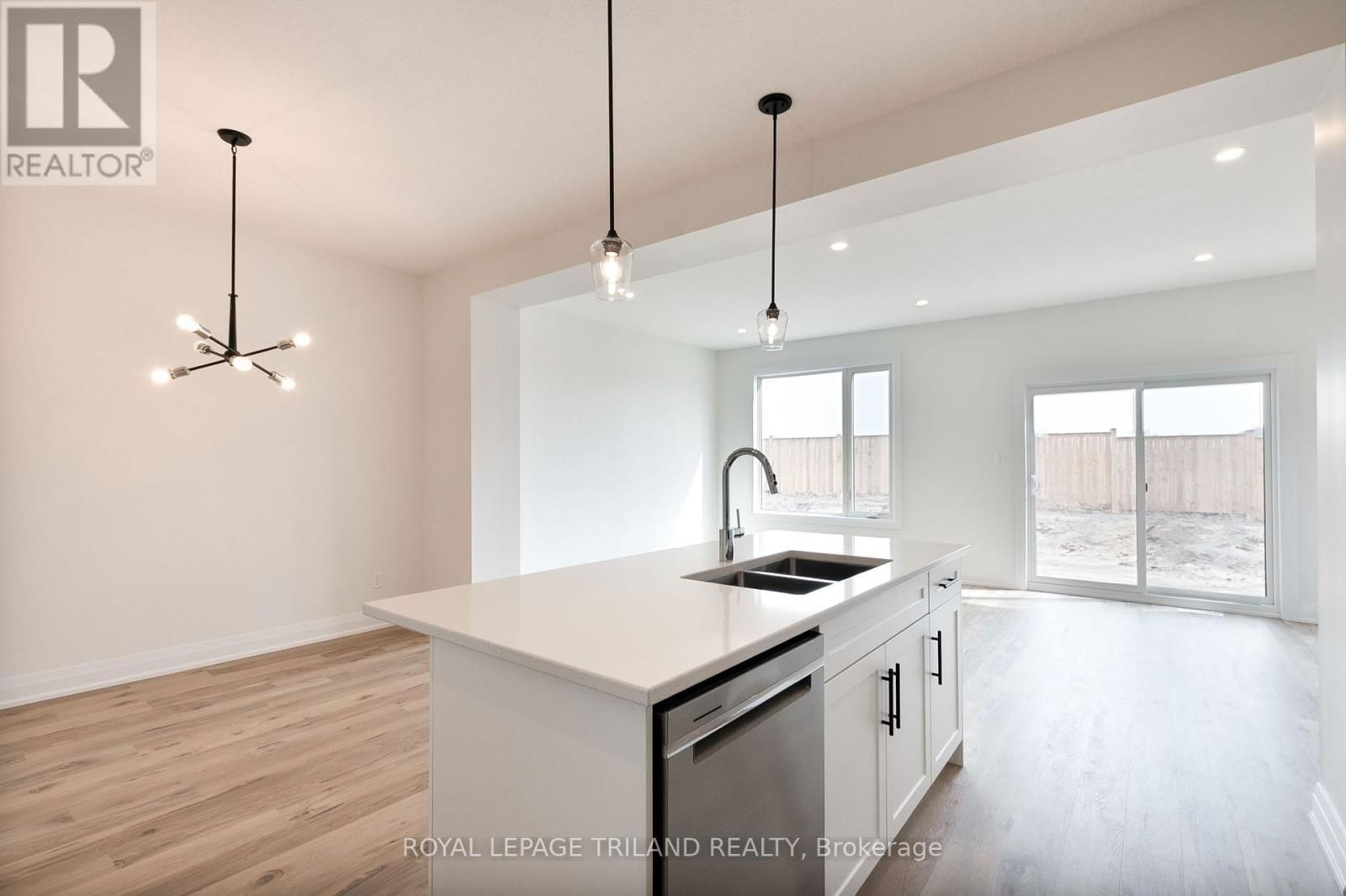 4 - 101 SWALES AVENUE Image 15