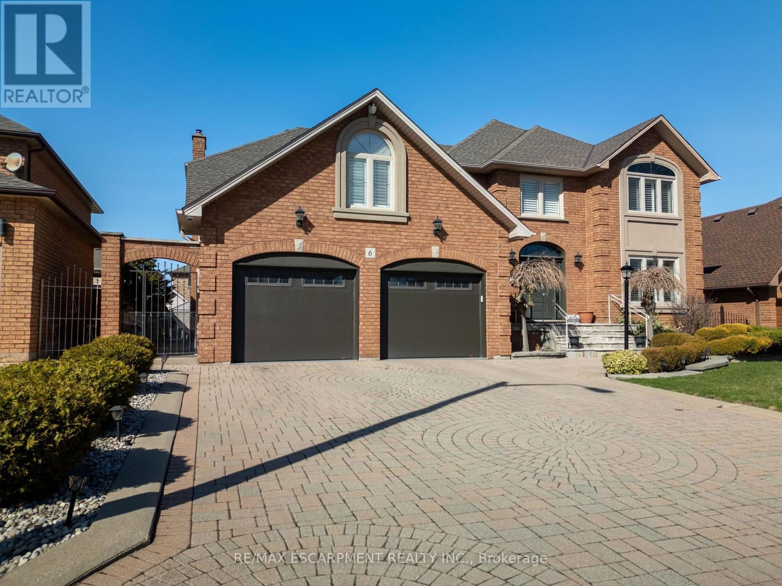 6 EMBASSY DRIVE Image 1