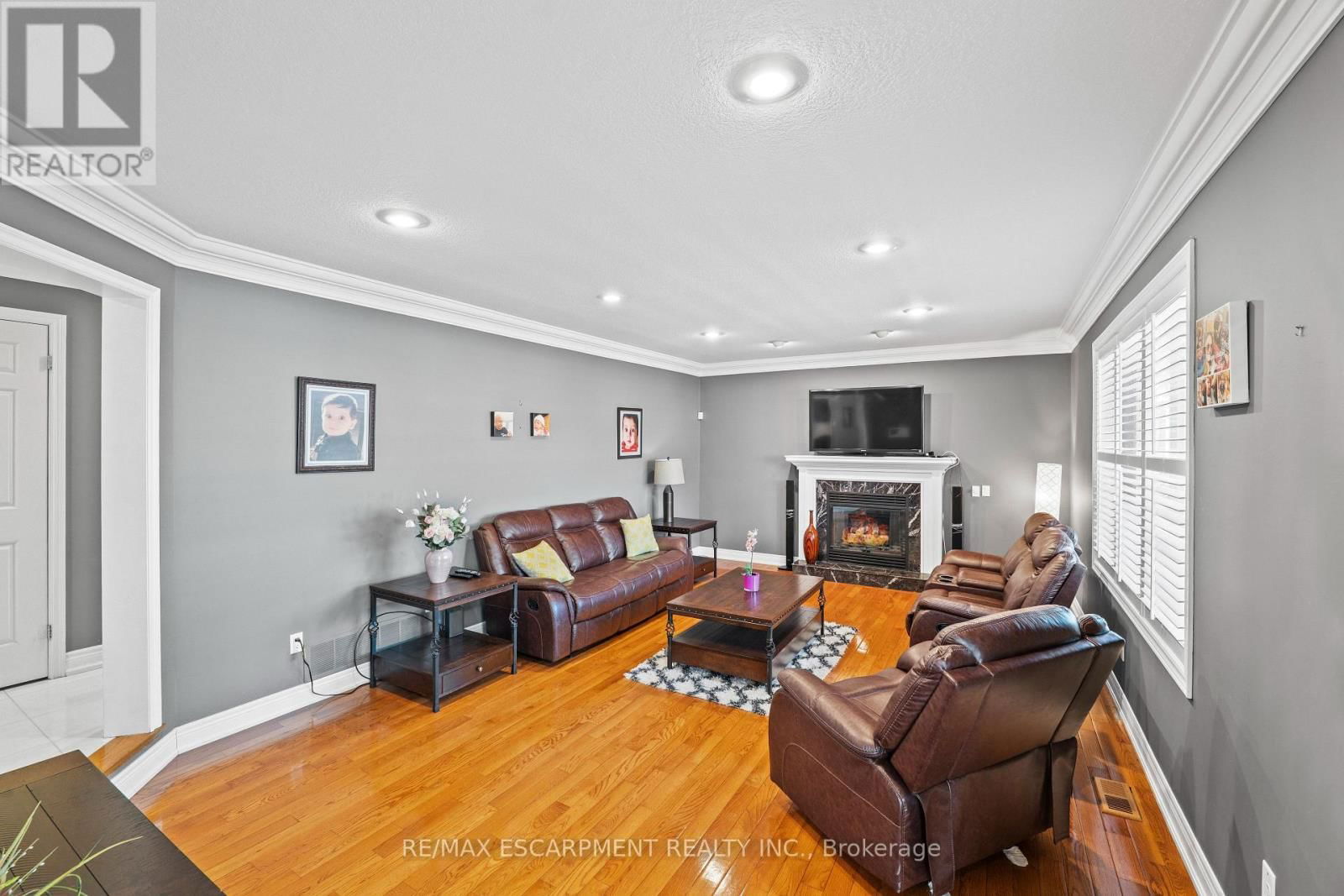 6 EMBASSY DRIVE Image 13