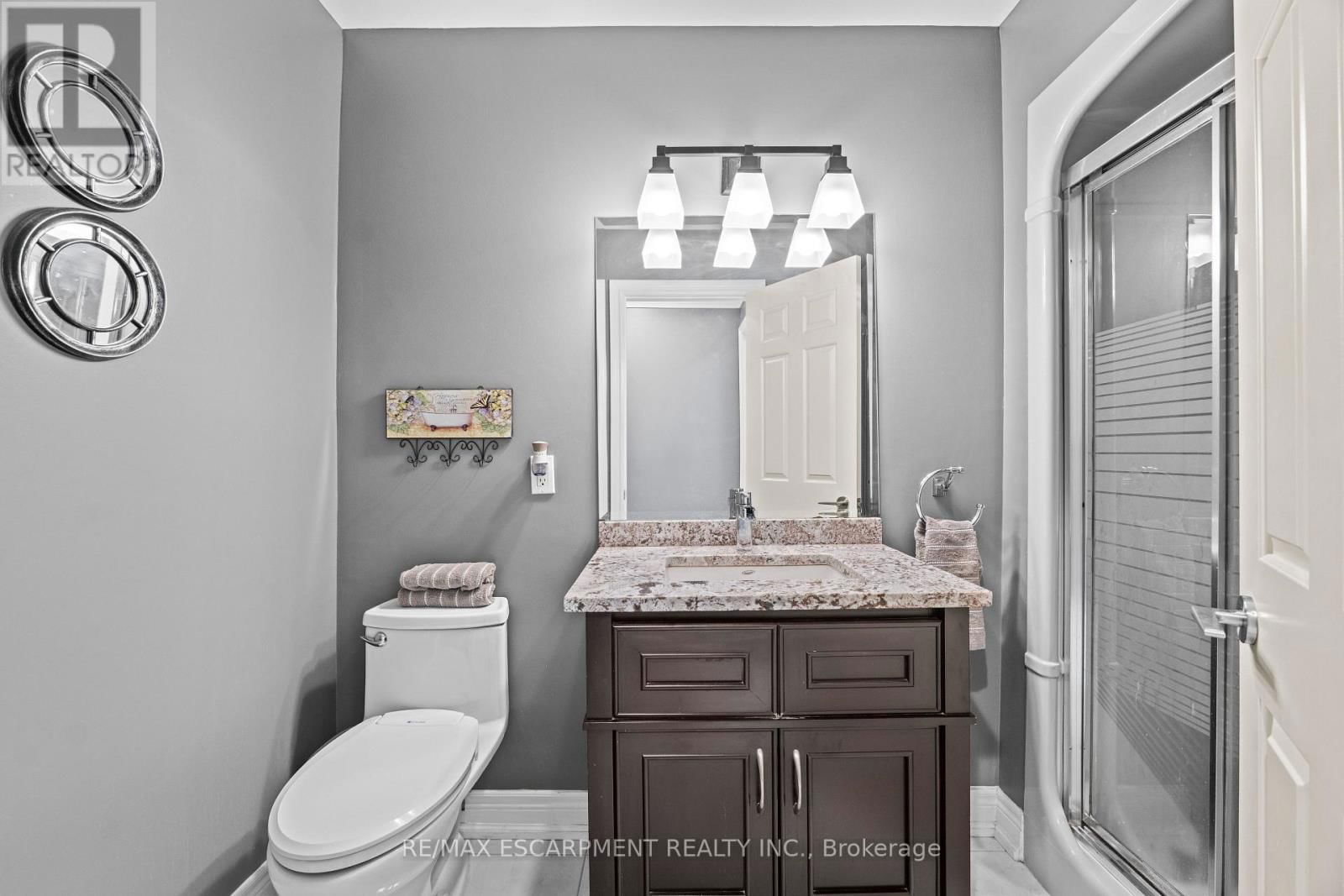 6 EMBASSY DRIVE Image 16