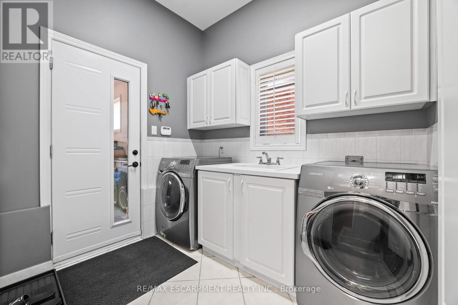 6 EMBASSY DRIVE Image 18