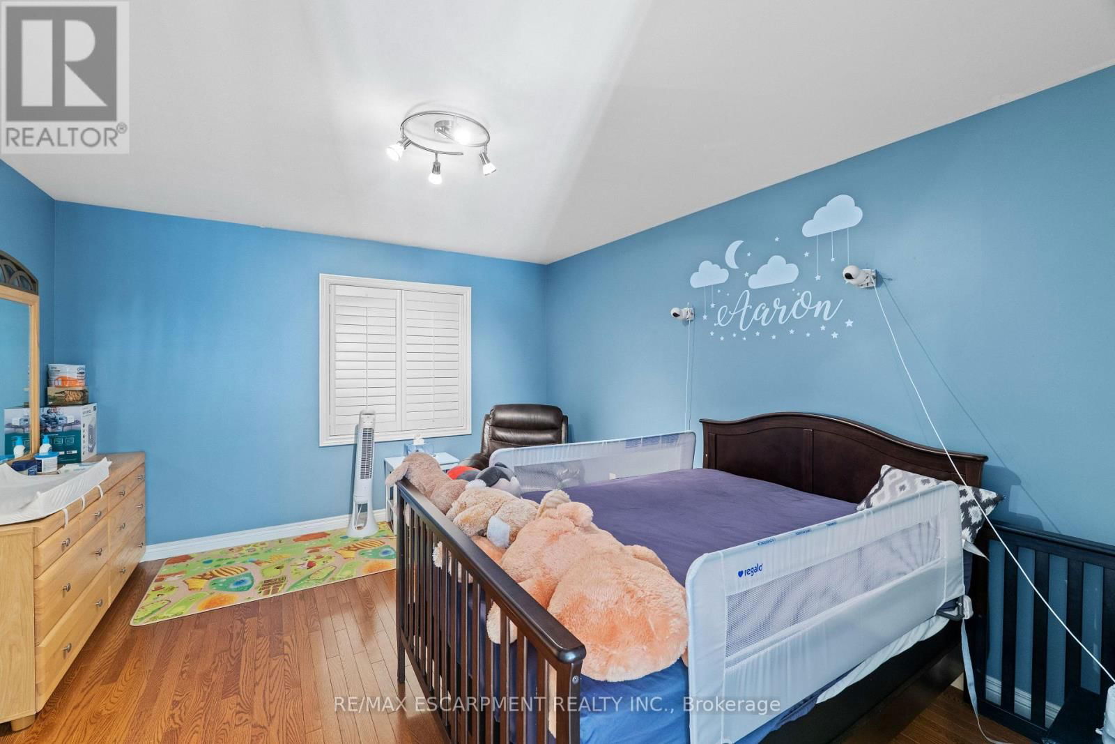 6 EMBASSY DRIVE Image 26