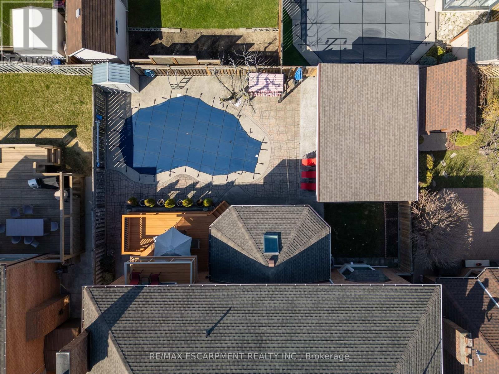 6 EMBASSY DRIVE Image 3