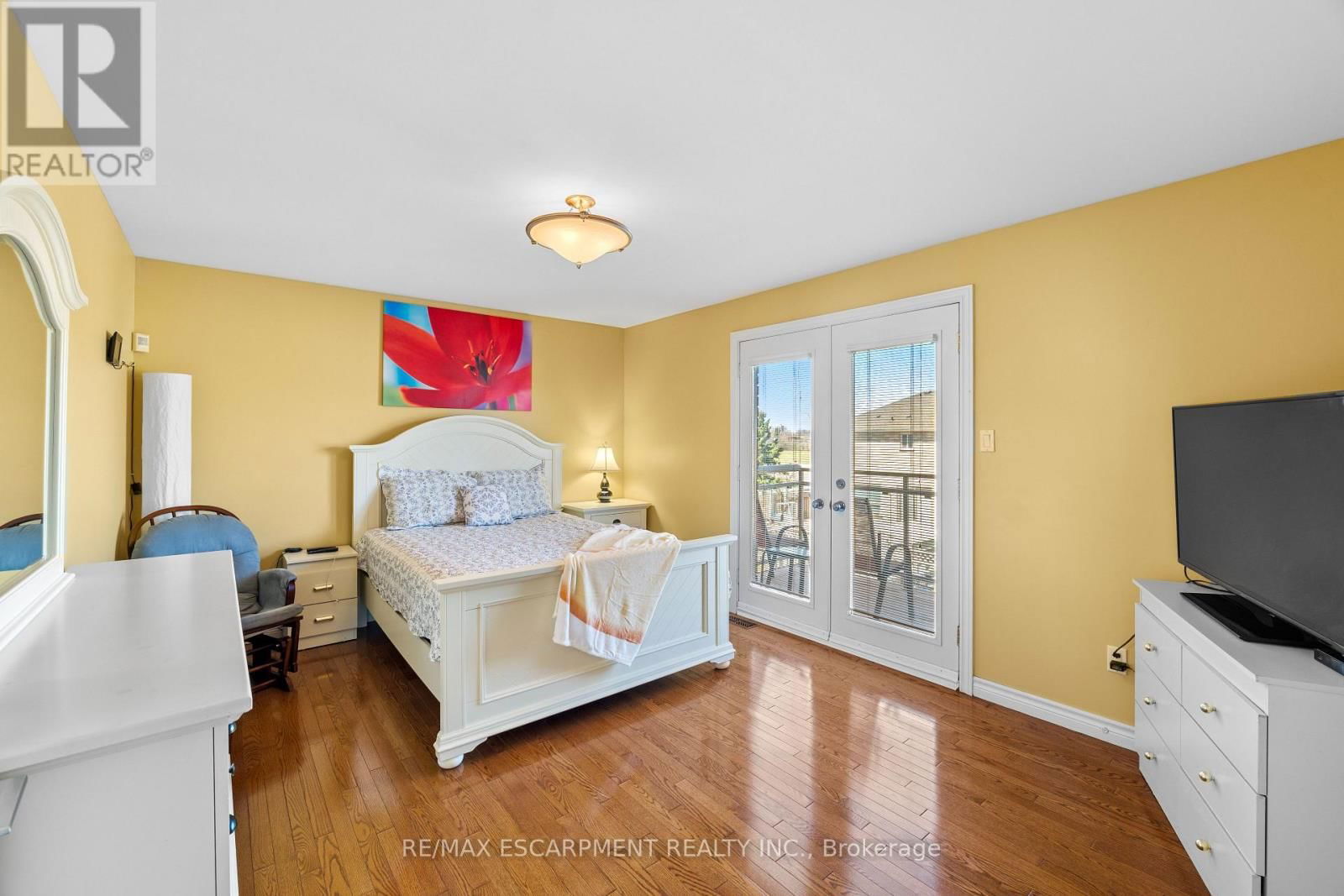 6 EMBASSY DRIVE Image 30