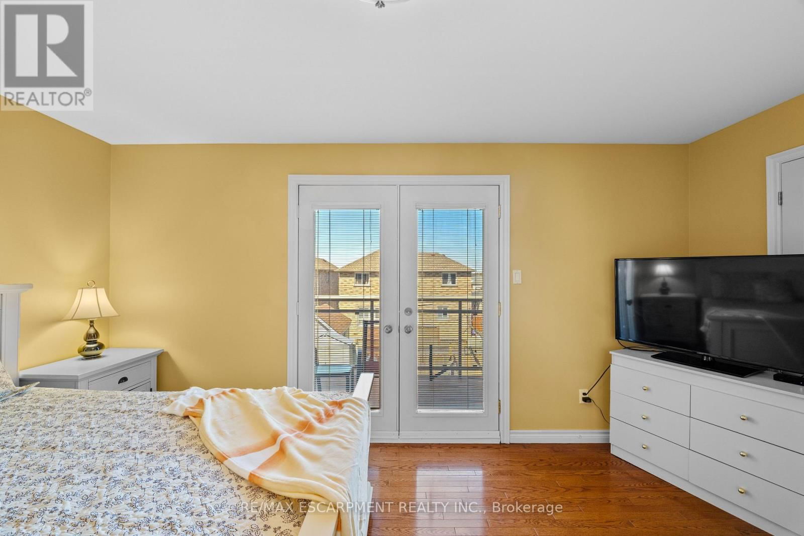 6 EMBASSY DRIVE Image 31