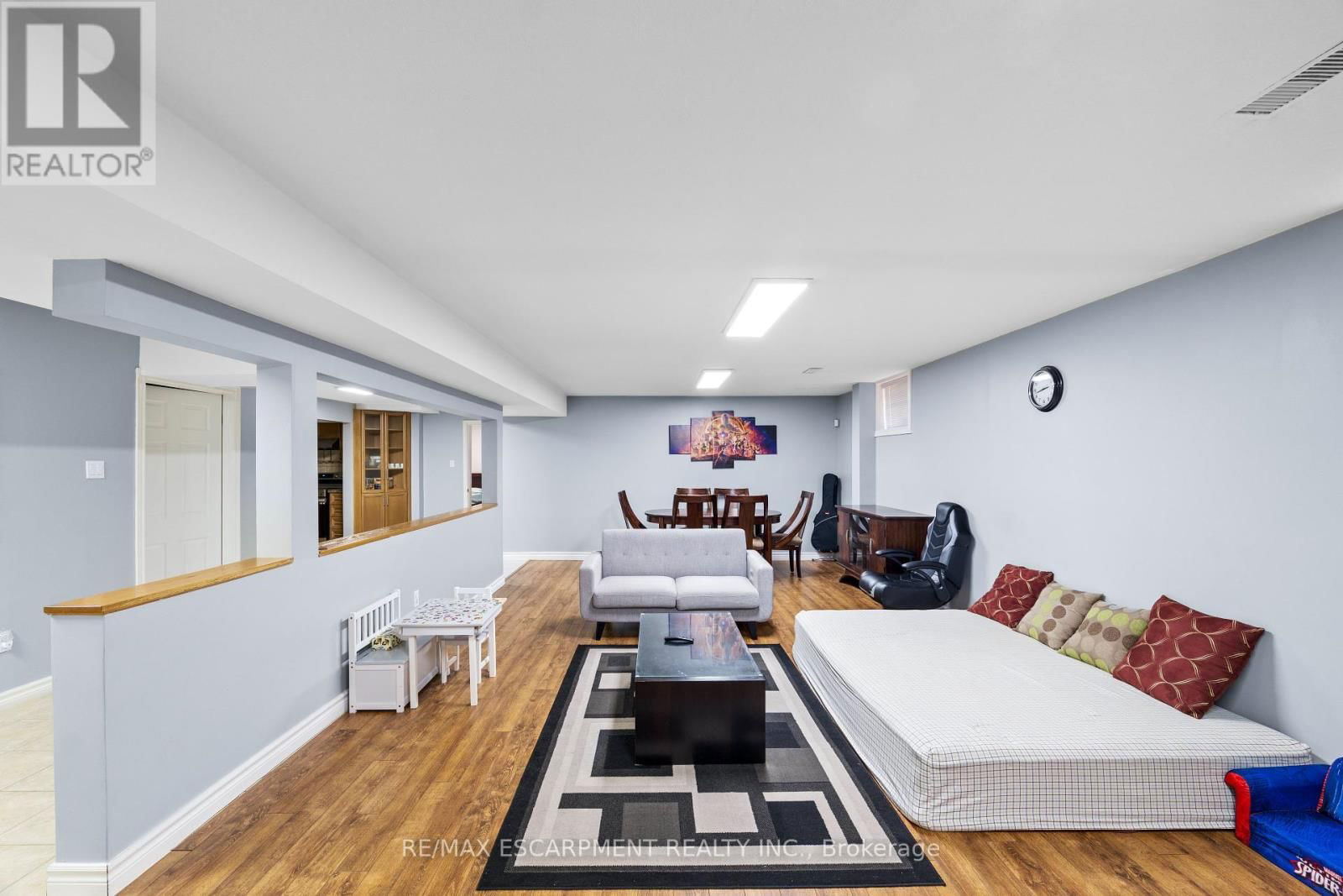 6 EMBASSY DRIVE Image 36