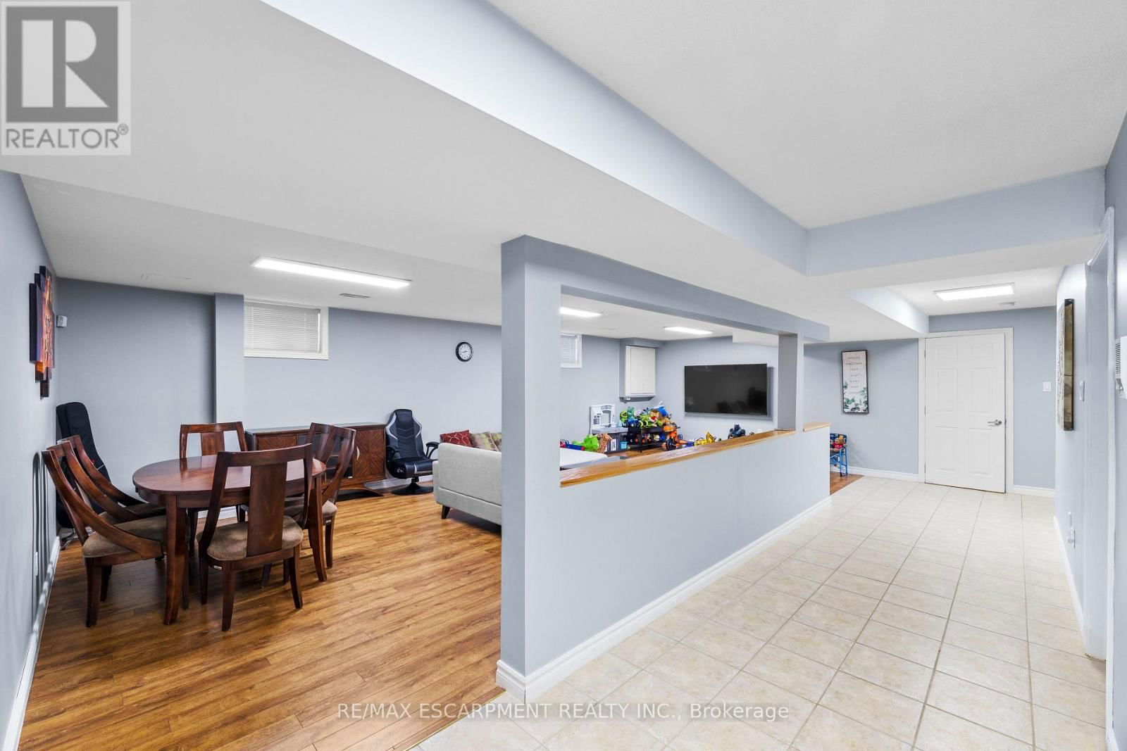 6 EMBASSY DRIVE Image 37