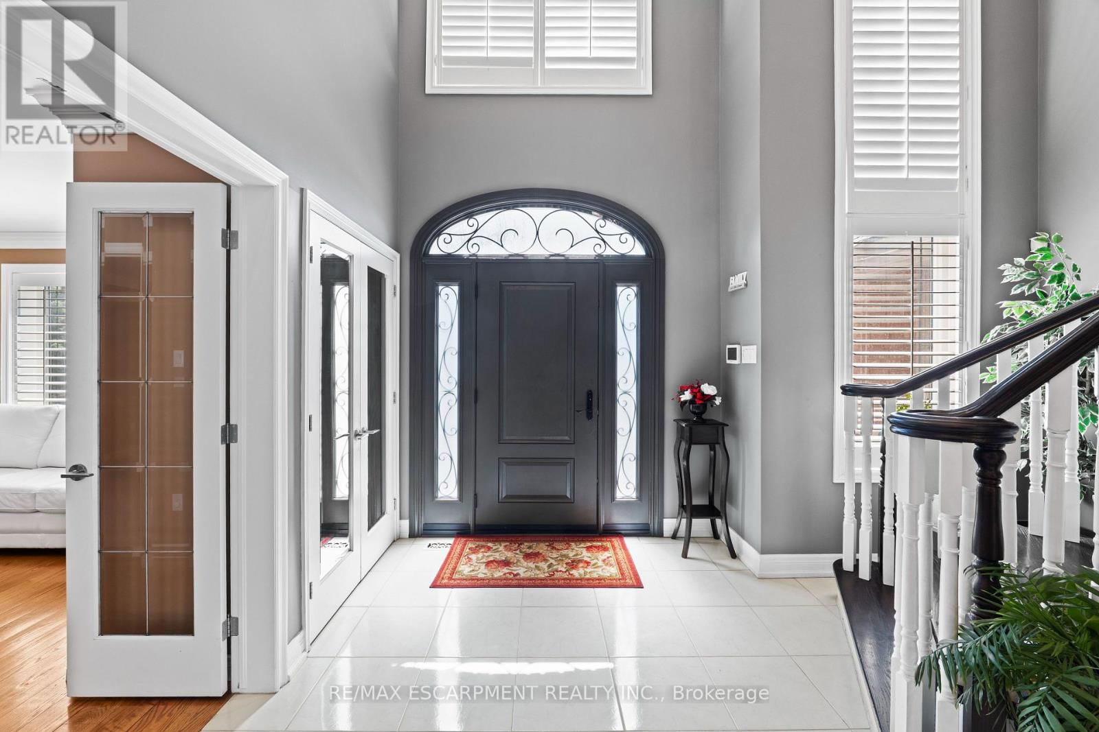 6 EMBASSY DRIVE Image 4