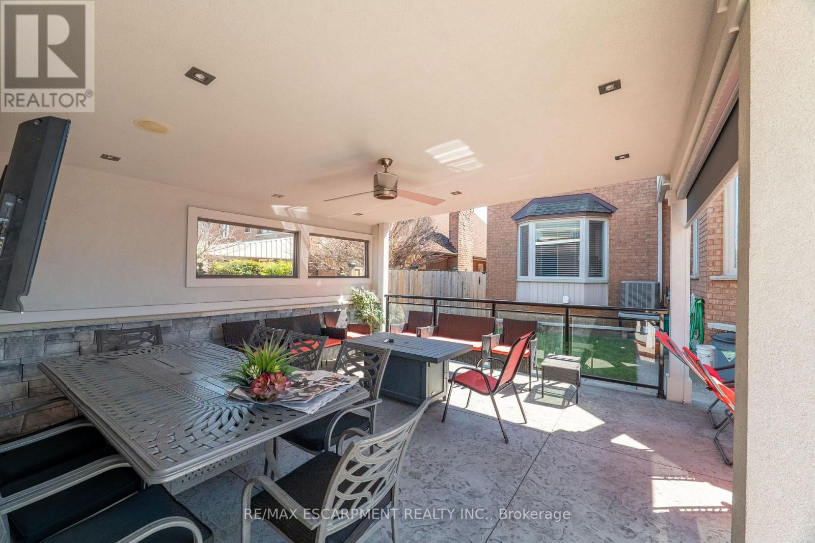 6 EMBASSY DRIVE Image 47