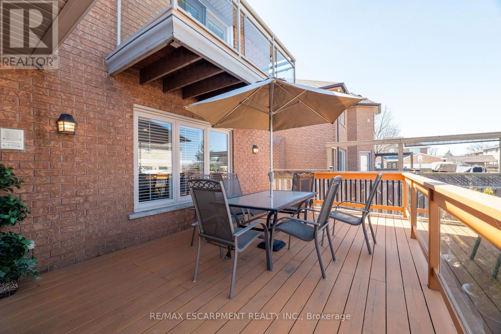 6 EMBASSY DRIVE Image 49
