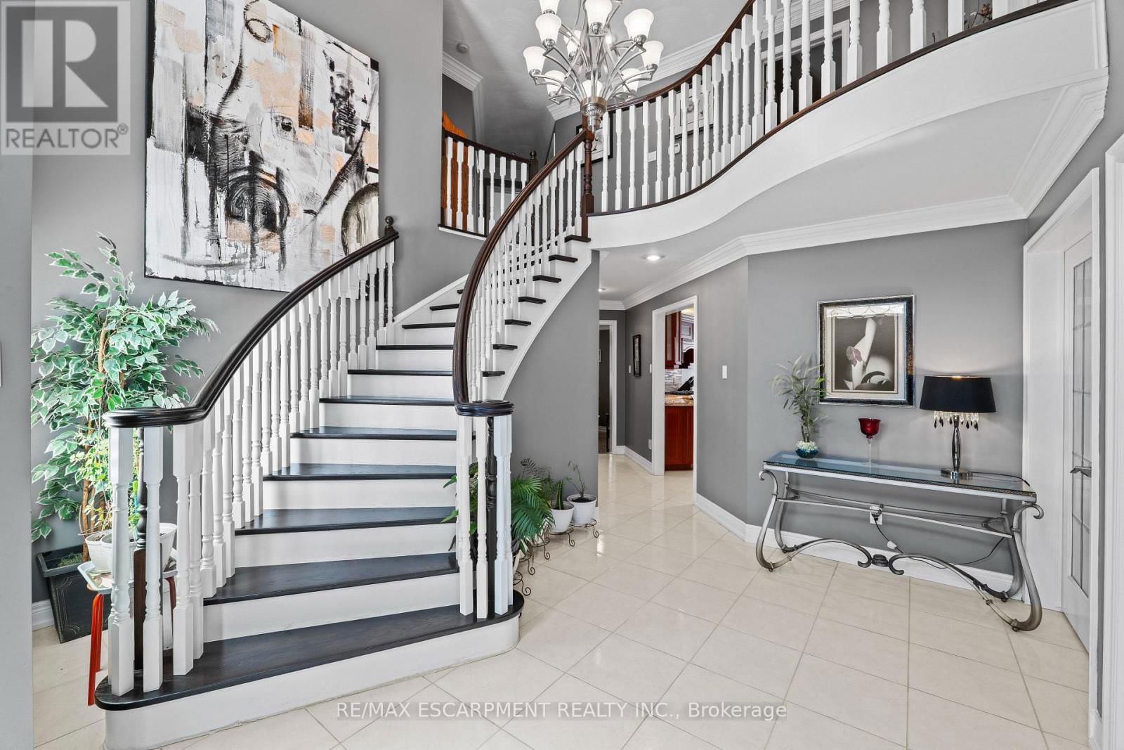 6 EMBASSY DRIVE Image 5