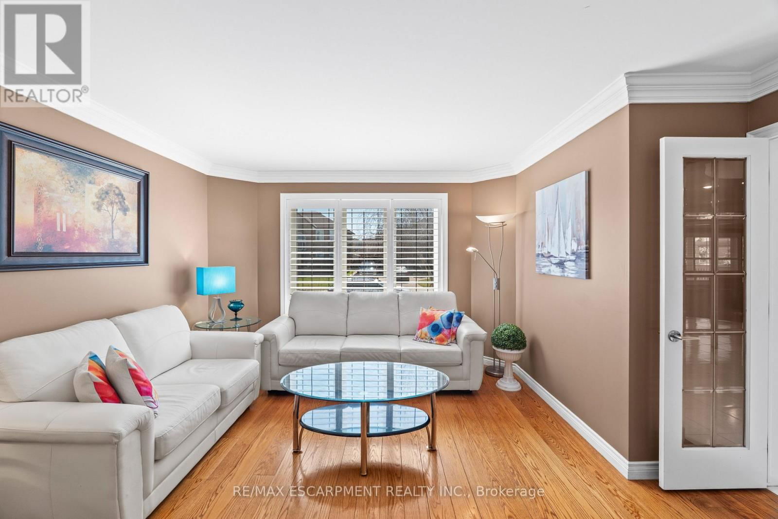 6 EMBASSY DRIVE Image 6