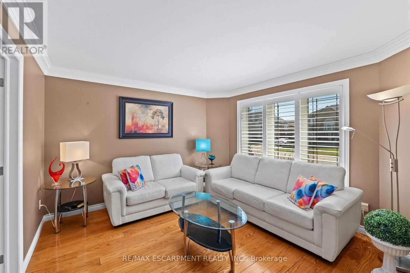 6 EMBASSY DRIVE Image 7
