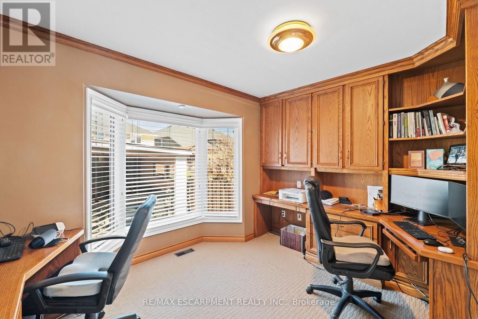 6 EMBASSY DRIVE Image 9