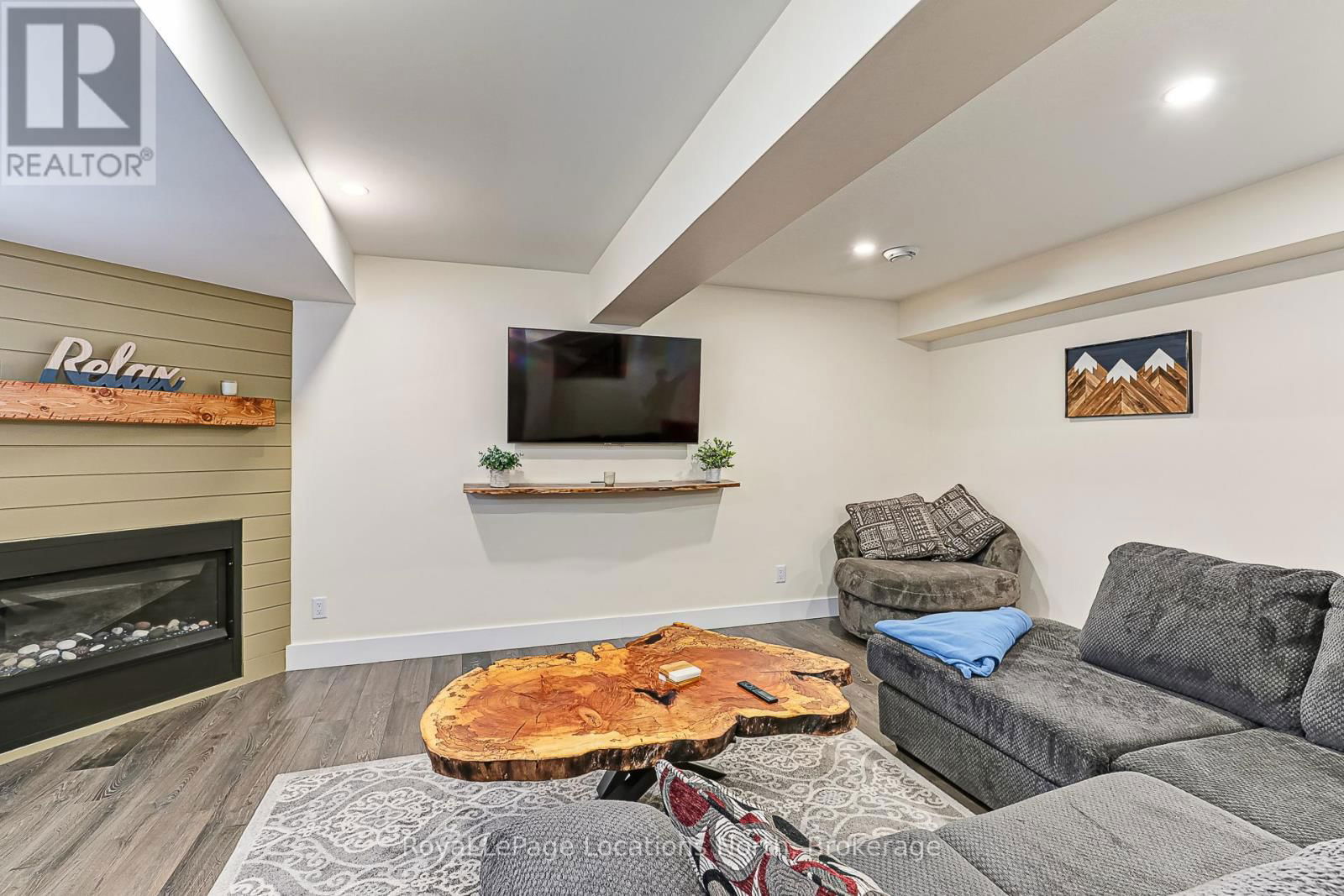 238 COURTLAND STREET Image 30