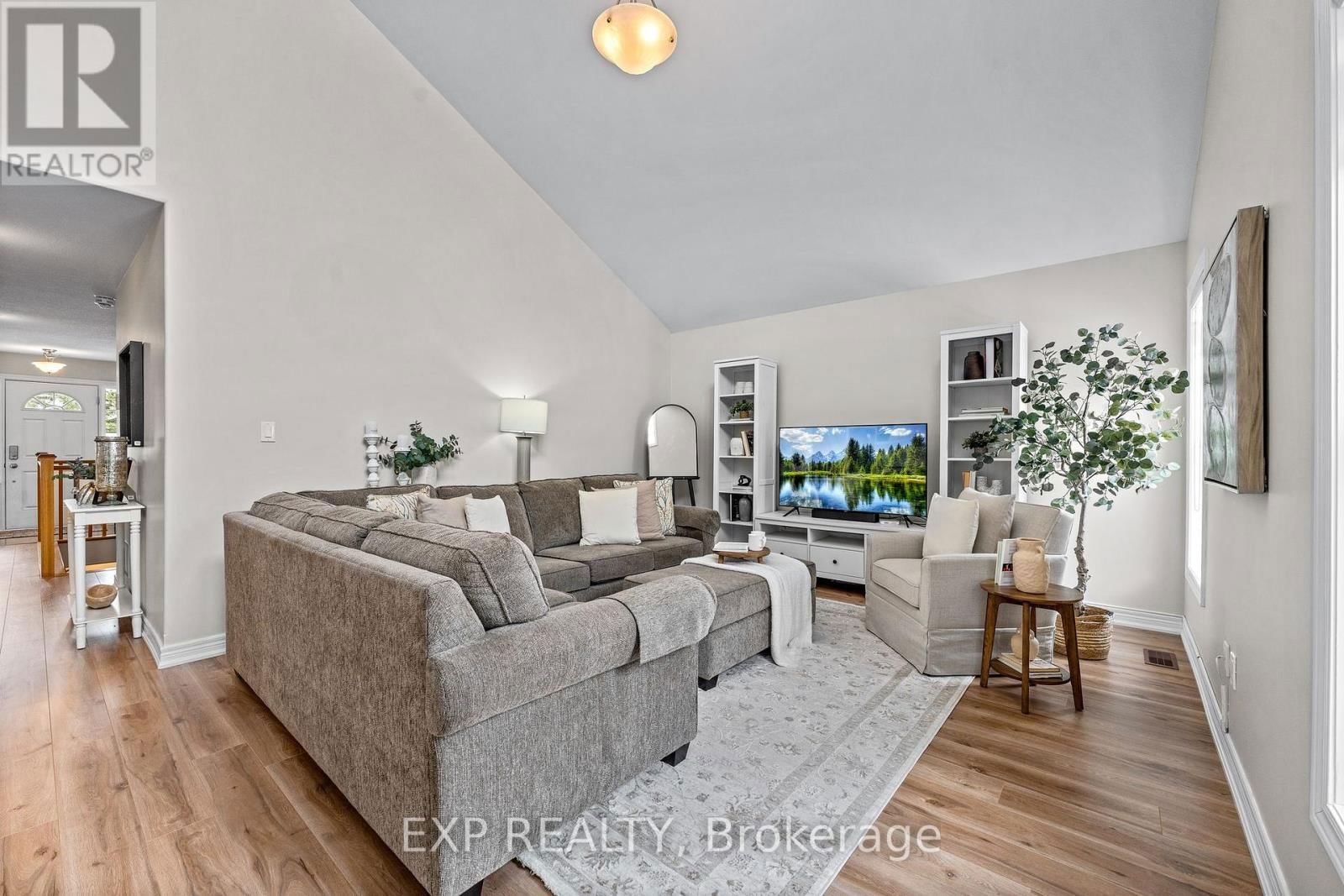 284 STRACHAN STREET Image 17