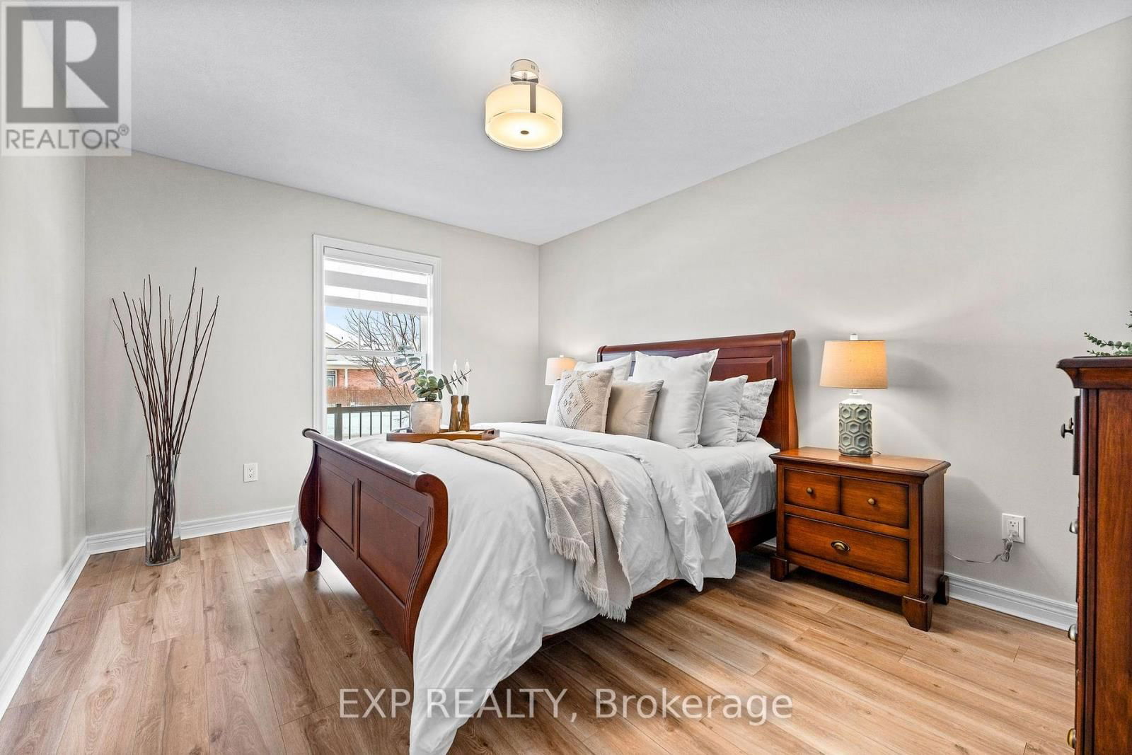 284 STRACHAN STREET Image 21