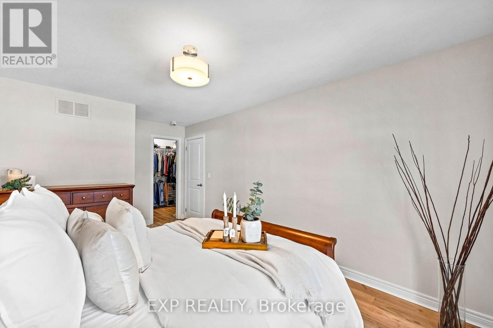 284 STRACHAN STREET Image 22