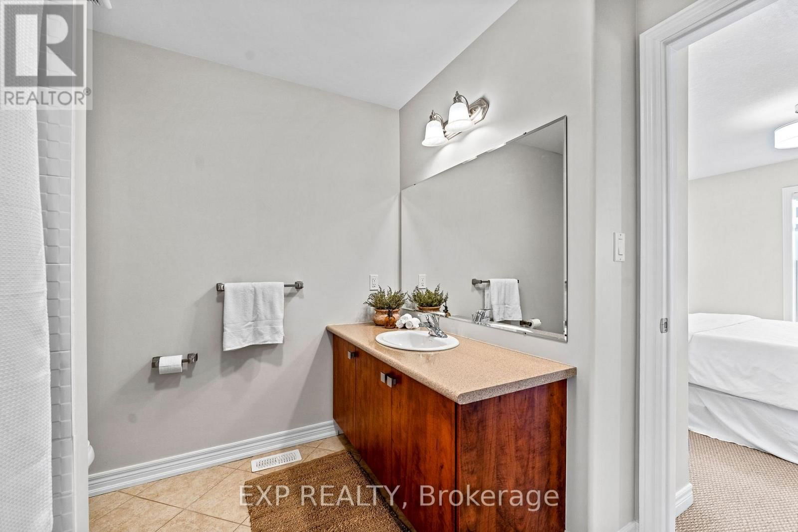 284 STRACHAN STREET Image 27
