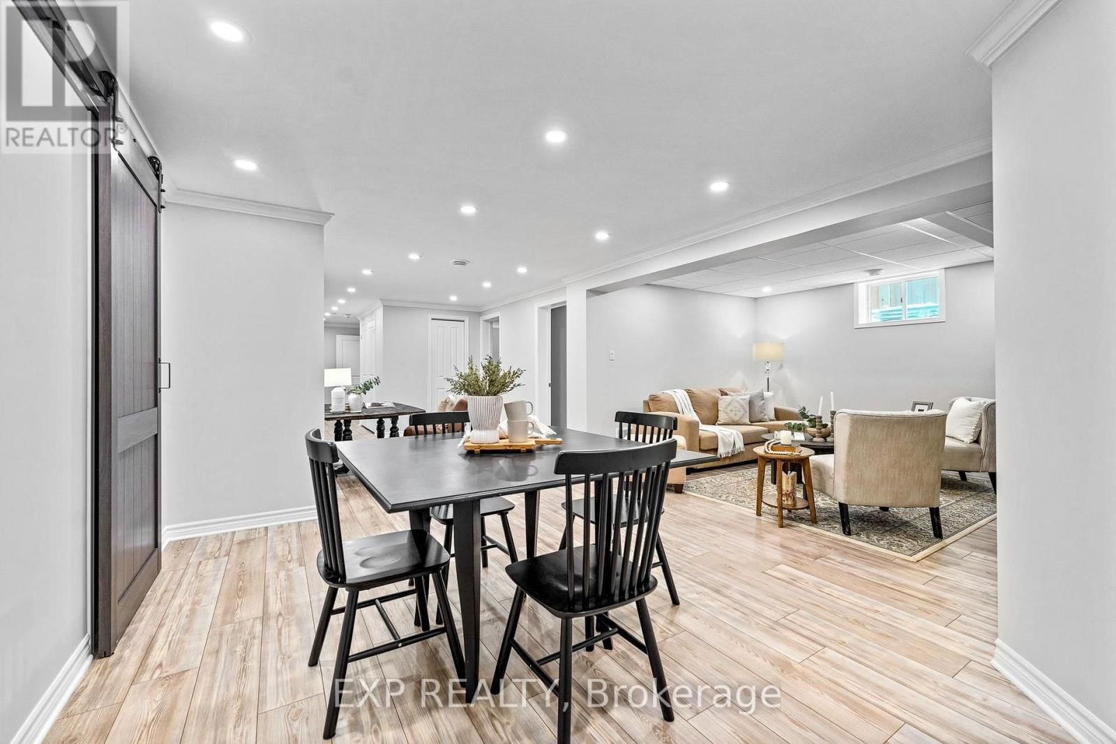 284 STRACHAN STREET Image 32