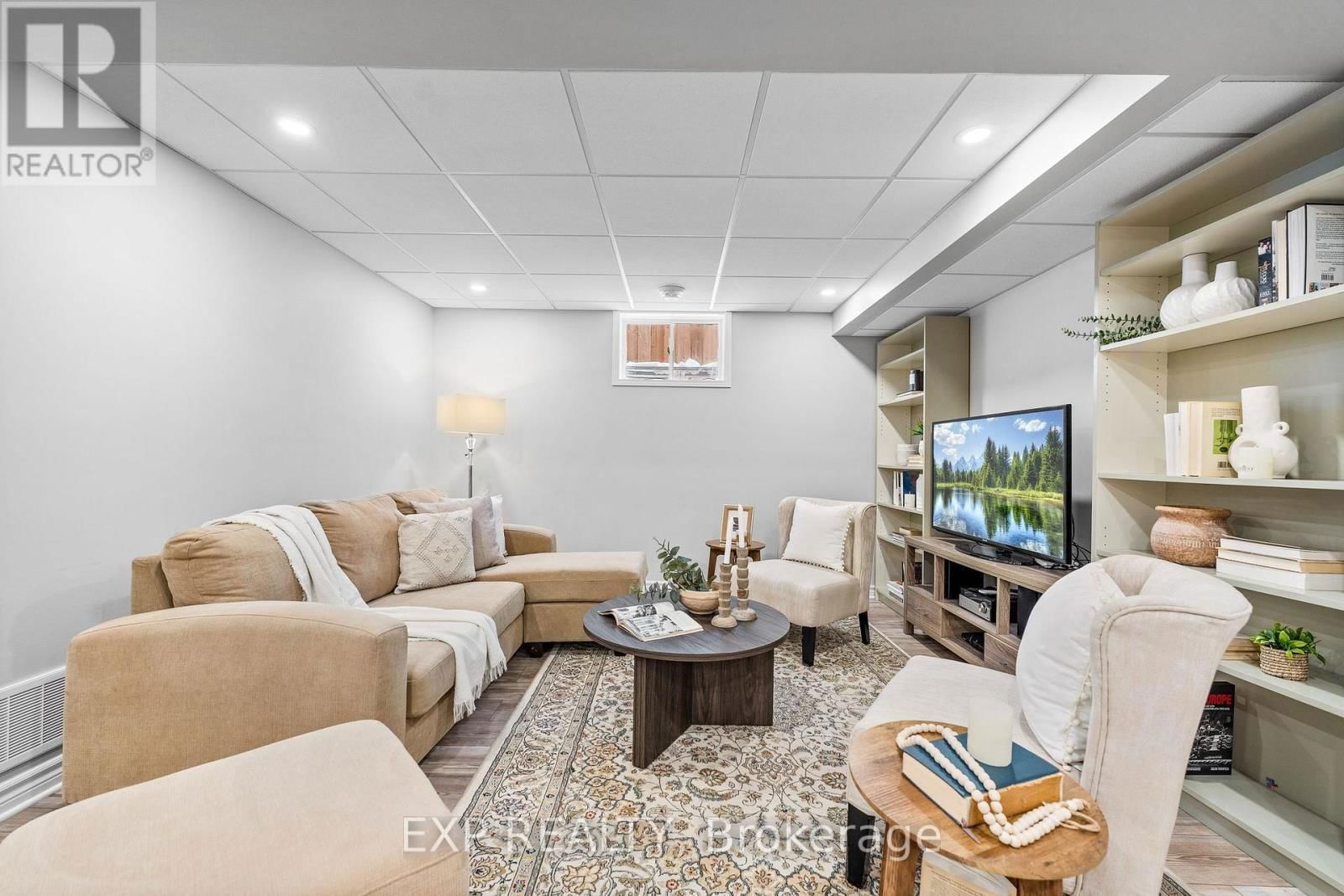 284 STRACHAN STREET Image 33
