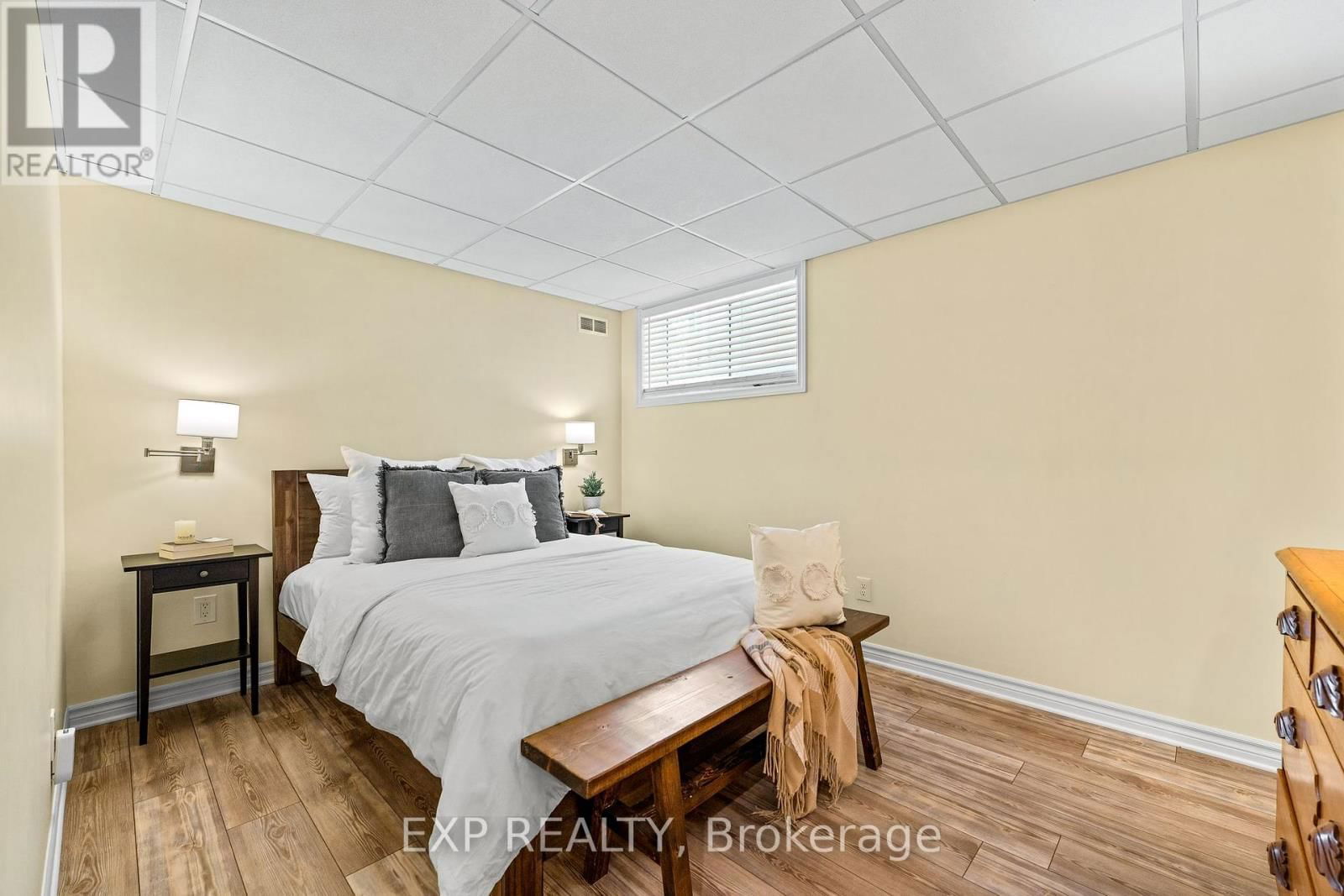 284 STRACHAN STREET Image 36