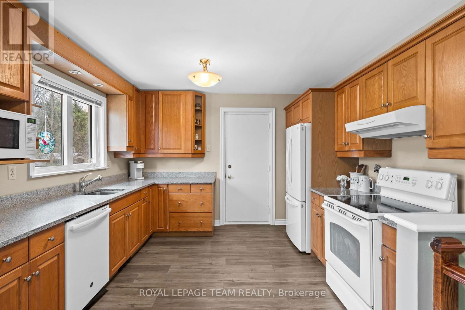 6481 RIDEAU VALLEY DRIVE NORTH Image 10
