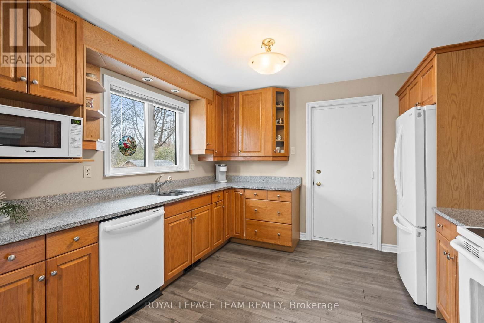 6481 RIDEAU VALLEY DRIVE NORTH Image 11