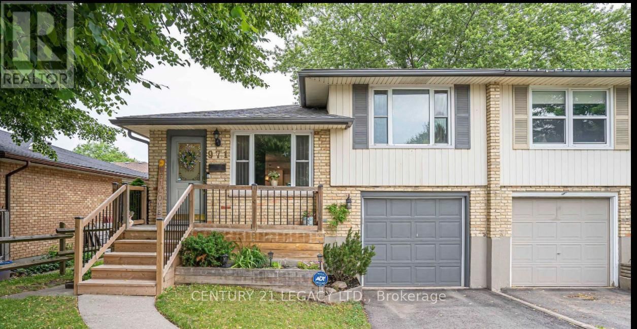 971 EAGLE CRESCENT Image 1